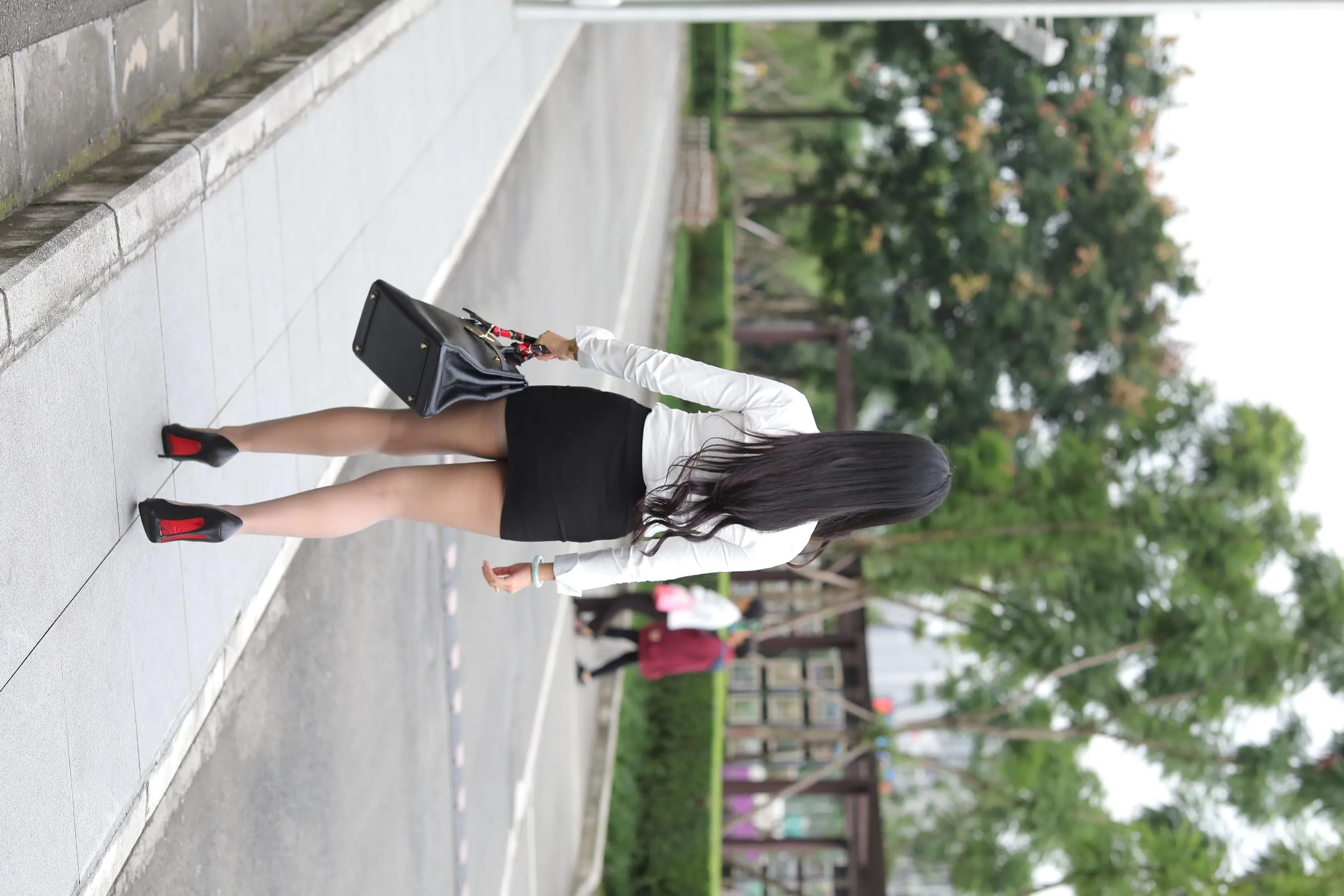 [魔镜街拍] NO.024 咖啡色丝袜高跟美女逛商场 [388P]插图